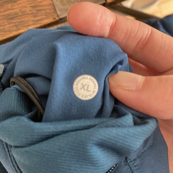 lululemon mens t.h.e. short 9 linerless xl teal Blue - Picture 6 of 6